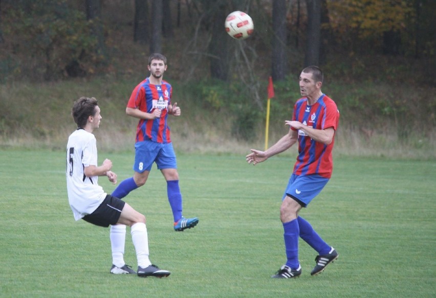 Warta Sieraków - Sparta Szamotuły 1:6. Braki kadrowe, kiepska postawa i wysoka porażka [GALERIA]