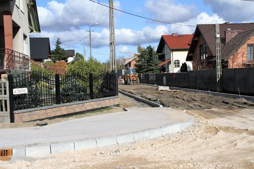 Trwa budowa ulic w osiedlu Ludwików w Tomaszowie Maz. [ZDJĘCIA]