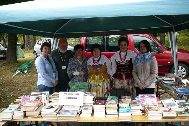 Akcja biblioteki w Koziegłowach "Podziel się książką"