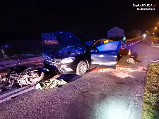 Zdaniem policjantów, winny wypadkowi jest 25-letni kierowca mercedesa.