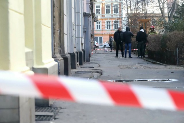 Służby ratunkowe ewakuowały z hotelu około 50 osób, w tym kilkumiesięczne dzieci. Policjanci przez trzy godziny zabezpieczali hotel.