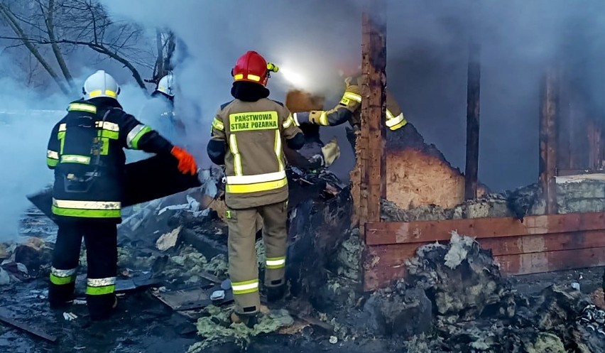 Pożar w osadzie romskiej pod Nowym Sączem. Z budynku mieszkalnego zostały zgliszcza