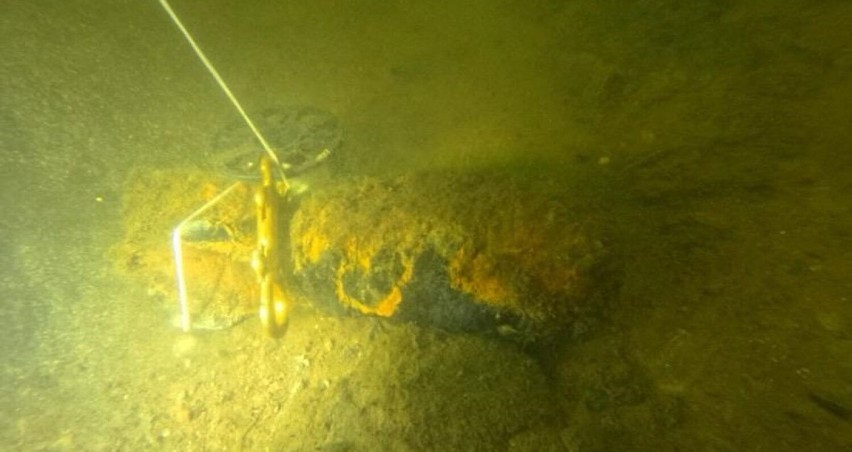 Płetwonurkowie odkryli coś na dnie jeziora czechowickiego! Znalezisko jest niebezpieczne - zobacz WIDEO