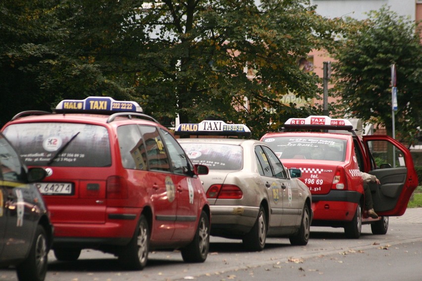 Tam taksówkarze chodzą piechotą

Kierowcy taksówek w Pile...