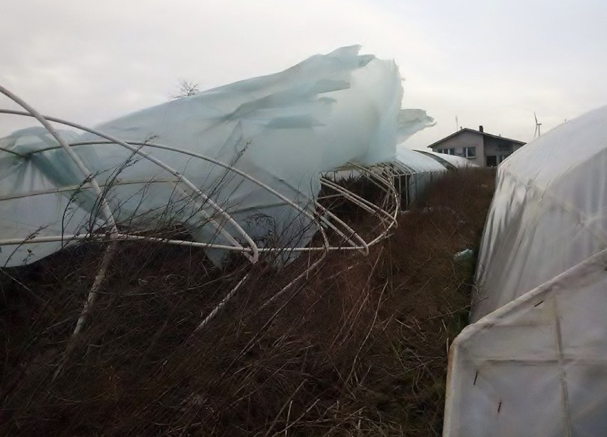 Wiatr uszkodził tunele w gminie Błaszki