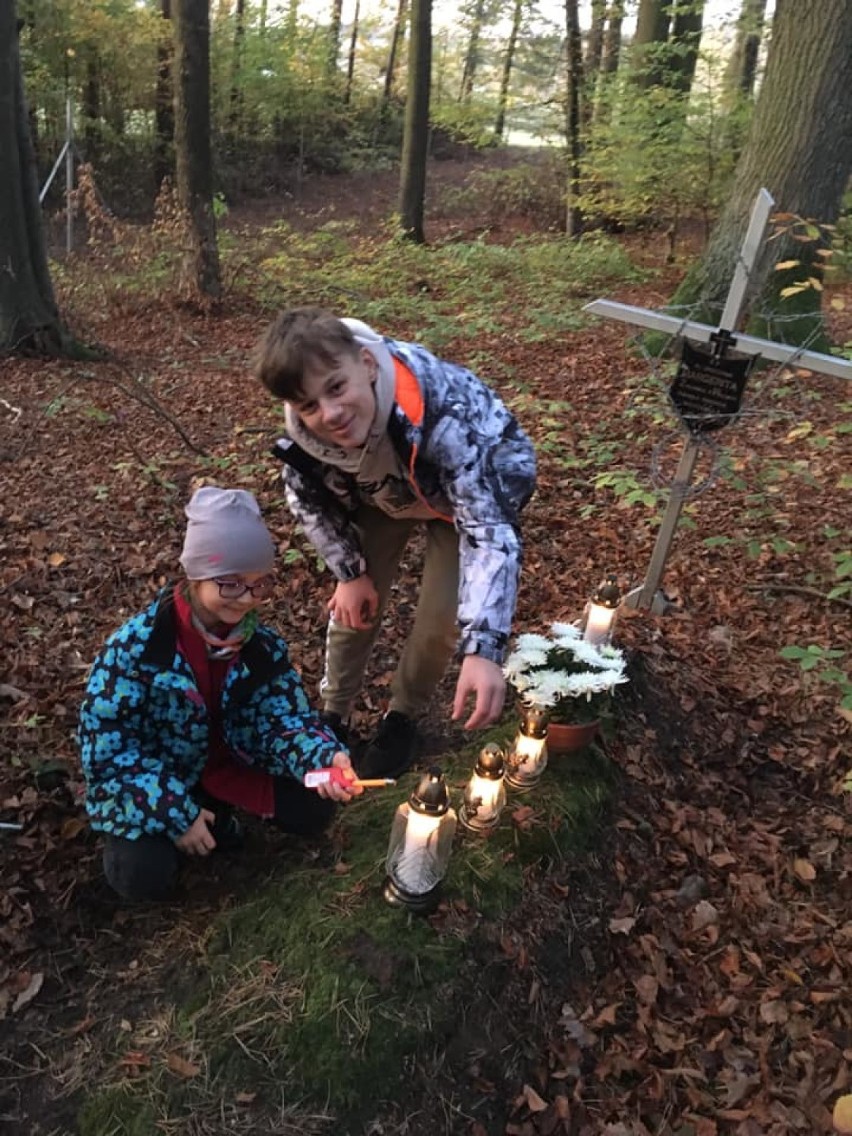 OSP KSRG Karlikowo na grobach w Tyłowie (Wszystkich Świętych 2019)