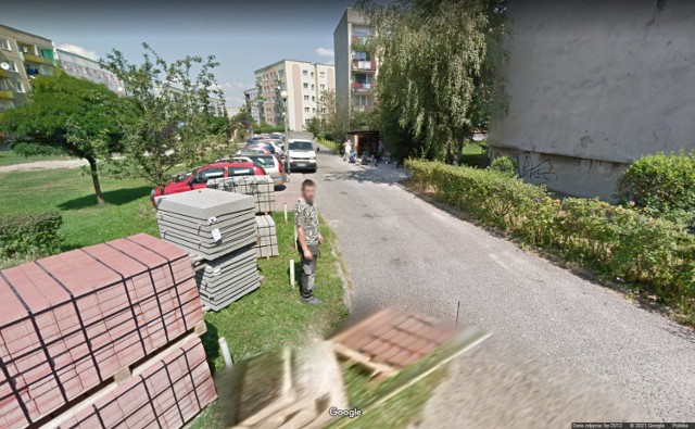 Osiedle Moniuszki w Żarach w kamerach Google Street View. Może złapały ciebie lub znajomych. zobacz, co zmieniło się na ulicach osiedla.