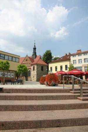 Chrzanowski Rynek jest częścią zachowanego średniowiecznego układu urbanistycznego.