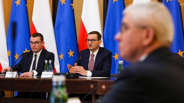 Premier Mateusz Morawiecki podczas spotkania dot. współpracy rządu i samorządu terytorialnego w sprawie uchodźców z Ukrainy.