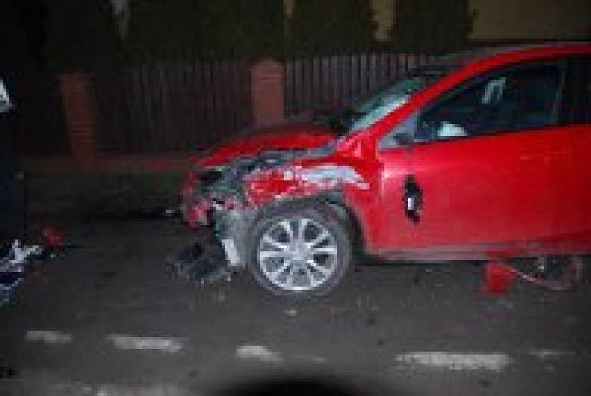 Wypadek w Klimontowie: dwie osoby trafiły do szpitala [ZDJĘCIA]