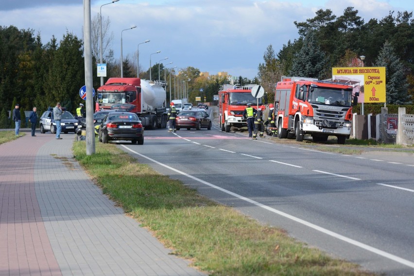 Zderzenie trzech samochodów na ul. Warszawskiej w Grudziądzu [wideo, zdjęcia]