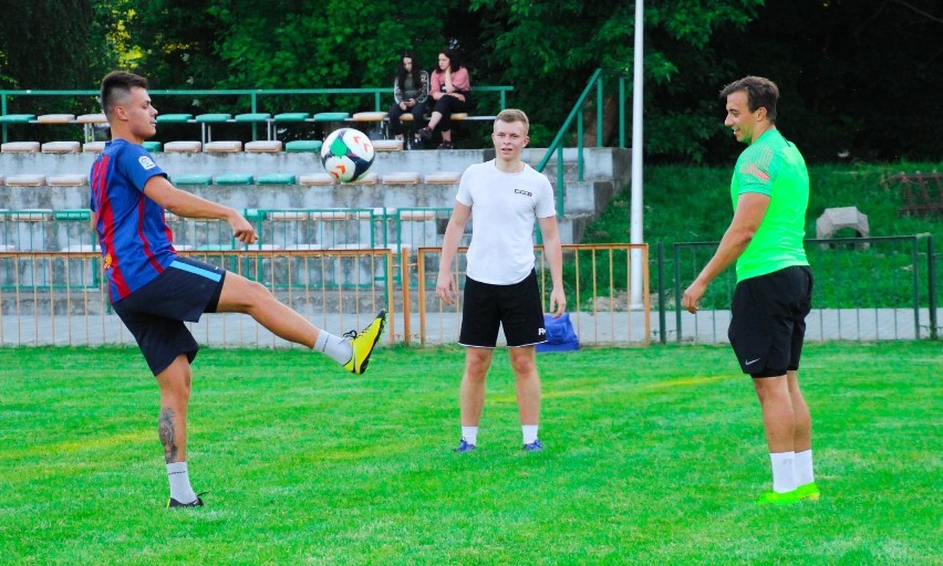 Sportowcy z Kraśnika. Kluby piłkarskie ćwiczą formę. Zobacz zdjęcia z treningów otwartych