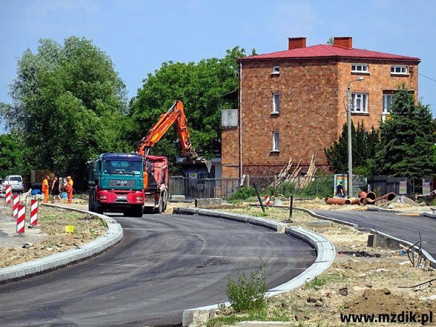 Budowa alei Wojska Polskiego w Radomiu. Konstrukcję nowych...