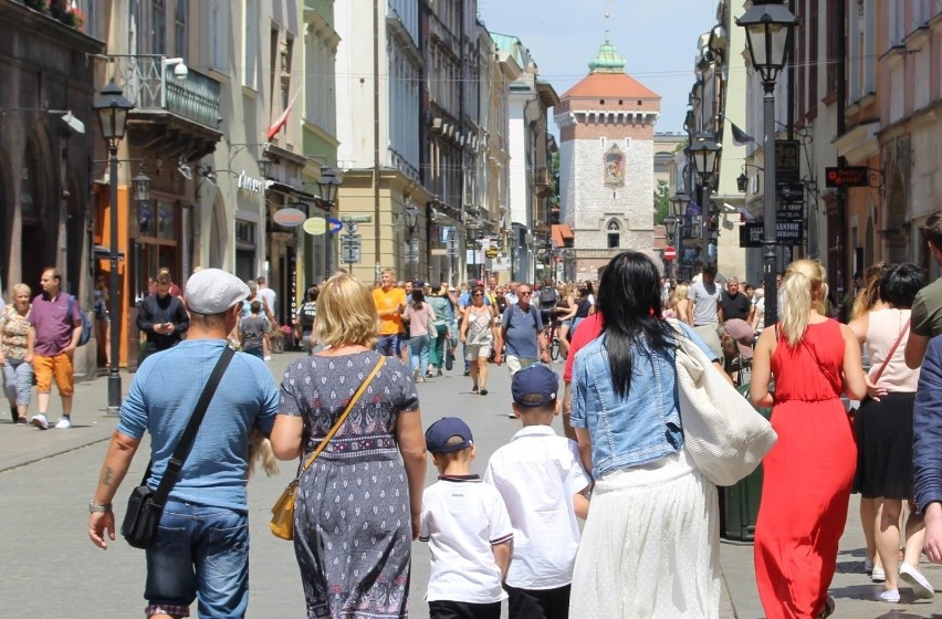 Gdzie na majówkowy spacer w Krakowie i okolicach? Zobacz TOP 10 tras idealnych na spacer z rodziną