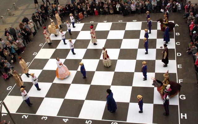 "Żywe szachy" - ubiegłoroczny pokaz zgromadził tłumy lublinian