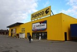 W piątek w Skarżysku - Kamiennej otwarto nowy sklep z odzieżą używaną sieci Tekstylowo (ZDJĘCIA)
