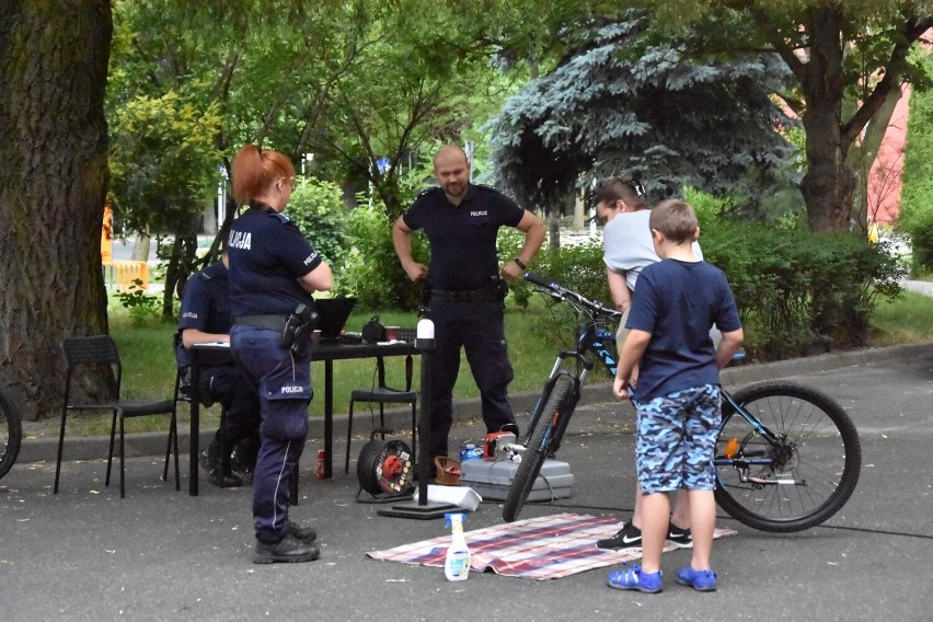 Nowy Tomyśl. Policja przeprowadziła drugą już akcję znakowania rowerów. Tym razem wraz z NOK-iem