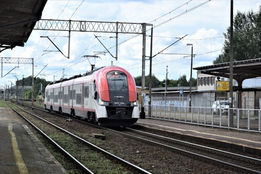 Skargi pasażerów podróżujących pociągami - Koleje Wielkopolskie. W dużym tłoku i bez klimatyzacji