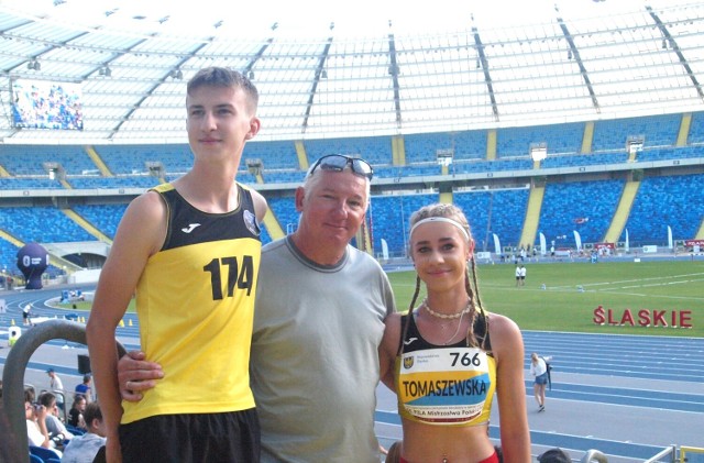 Cyprian Grzegorzek, trener Paweł Wiśniewski i Paulina Tomaszewska.