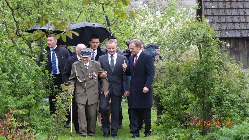 Zmarł Józef Węgiel z Jeziora. Miał 104 lata. W 2014 odwiedził go premier Tusk [ZDJĘCIA]