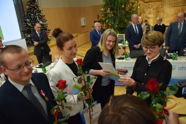 Uroczystość uhonorowania zasłużonych urzędników Urzędu Marszałkowskiego Województwa Lubuskiego, 20 grudnia 2019 r.