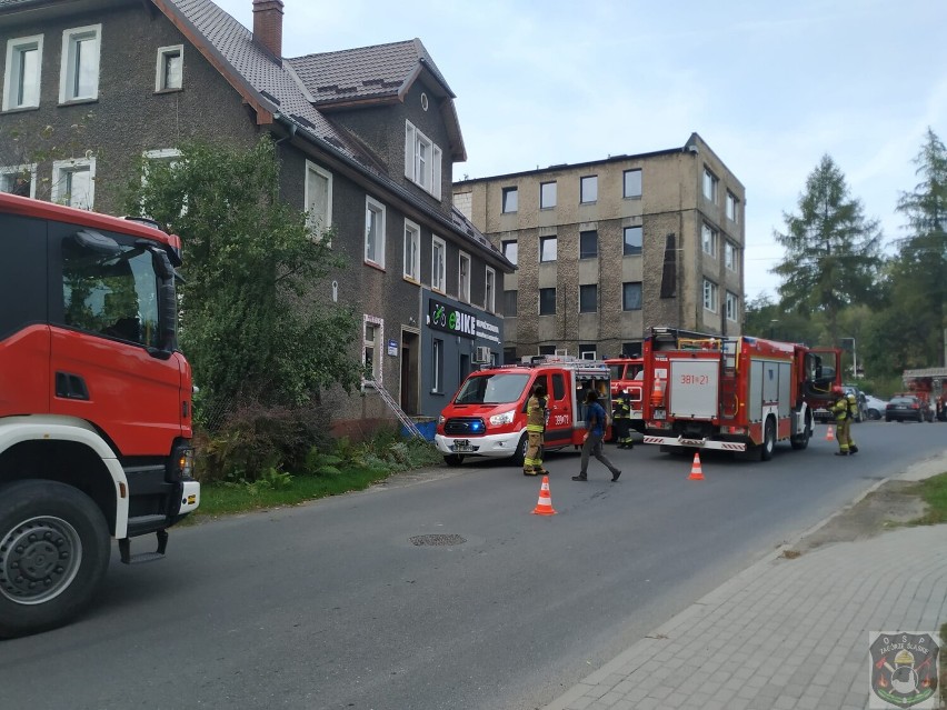 Lokator z piekła z Zagórza Śląskiego rodem podpalił swoje mieszkanie w budynku wielorodzinnym i trafił do aresztu