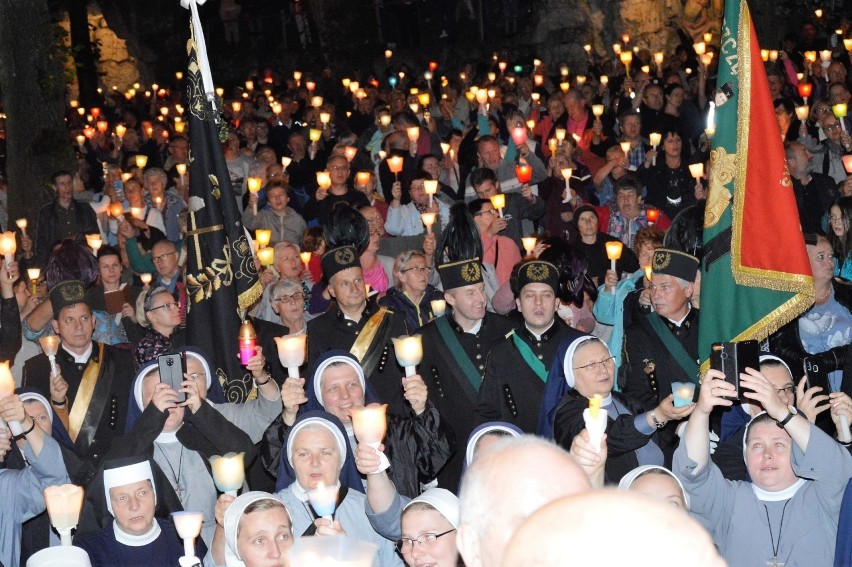 Nabożeństwo ze świecami na Górze św. Anny. Zobacz zdjęcia z uroczystości Podwyższenia Krzyża