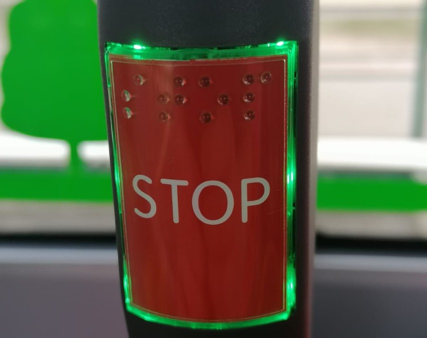 Tak wygląda przycisk stop w autobusie