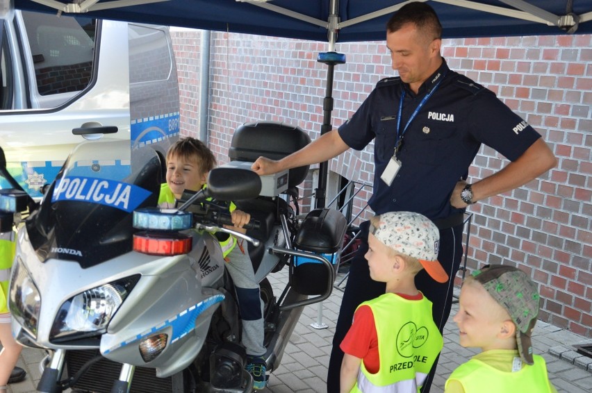 Dzieci odwiedziły komendę policji [FOTO]