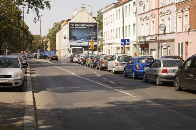 Prawy pas na ul. Wrocławskiej się korkuje, a z lewego mało kto korzysta