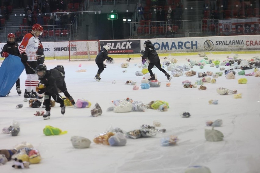 Teddy Bear Toss na Cracovii