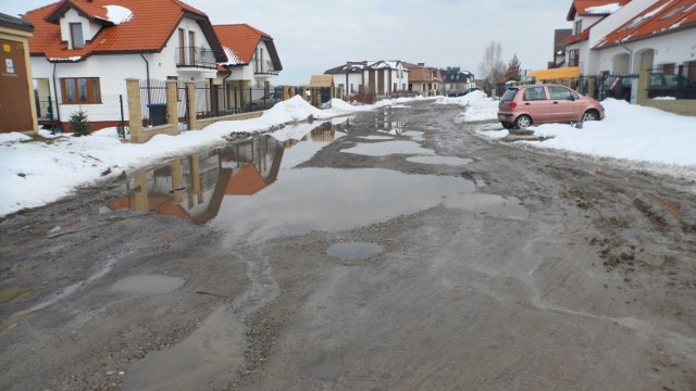 Mieszkańcy boją się, że miasto ich oszuka w kwestii inwestycji. od kilku lat czekają na dokończenie budowy ul. Sławin