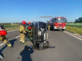 Samochód osobowy dachował na krajowej drodze nr 7