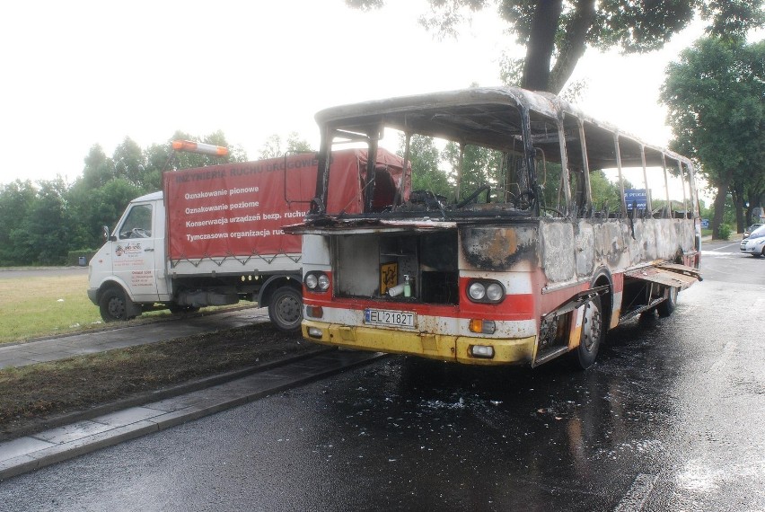 Na Brzezińskiej spłonął autobus PKS (ZDJĘCIA)