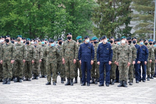 W Centrum Szkolenia Marynarki Wojennej oraz Szkole Podoficerskiej Marynarki Wojennej w Ustce wznowiono stacjonarne szkolenia. Do jednostki przybyło 270 żołnierzy.