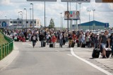 Ewakuacja pasażerów na lotnisku w Gdańsku. Przez alarm bombowy [ZDJĘCIA]