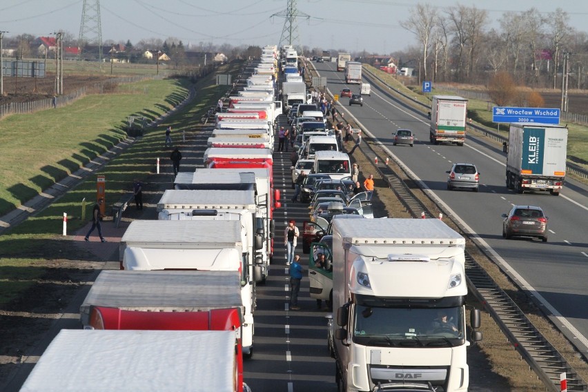 Korek na A4 - to dopiero początek przedświątecznych utrudnień! 