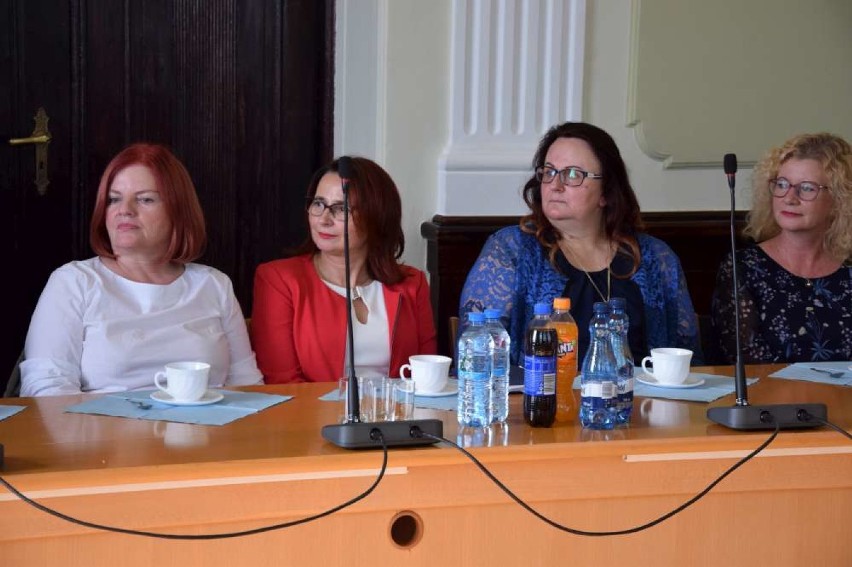 Burmistrz Wągrowca nagrodził nauczycieli z okazji dzisiejszego święta [ZDJĘCIA]
