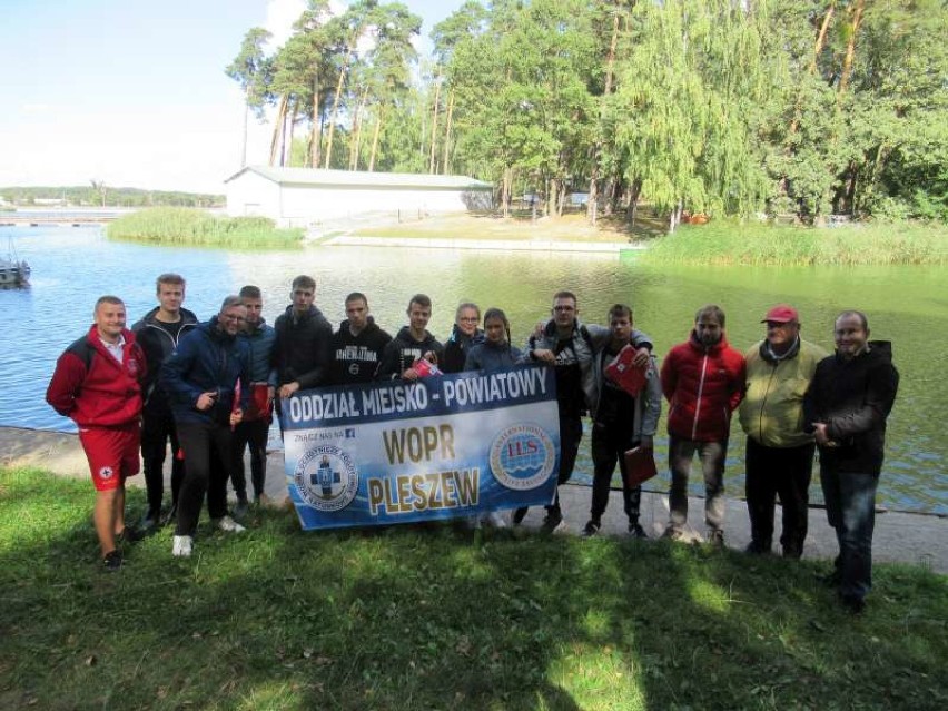 Oddział Miejsko - Powiatowy WOPR w Pleszewie zorganizował kolejny kurs na ratownika młodszego i ratownika wodnego WOPR