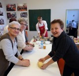 Włoska kuchnia jest najlepsza na Walentynki! Pleszewskie seniorki uczyły się jej pod okiem kucharzy z ,,Frascati"