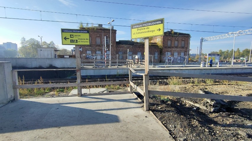 W Dąbrowie Górniczej trwa wokół dworca budowa centrum...