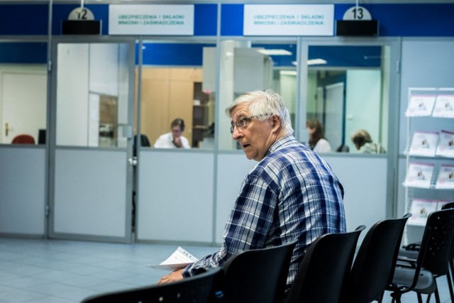 Wkrótce wszyscy emeryci w Polsce mogą spodziewać się wypłaty 13. emerytury. Wiemy, ile wyniesie 13 emerytura i kto ją otrzyma. Kiedy nastąpi wypłata "trzynastki"?

WIĘCEJ NA KOLEJNYCH STRONACH>>>