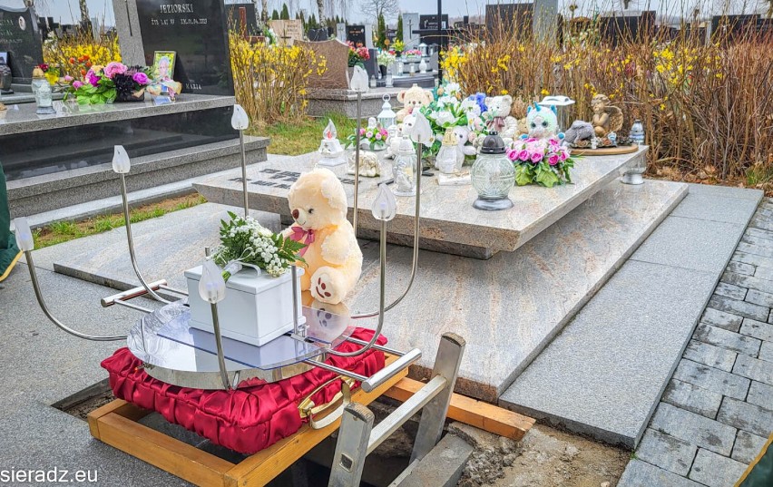 Na Cmentarzu Komunalnym w Sieradzu pochowano szczątki dzieci...