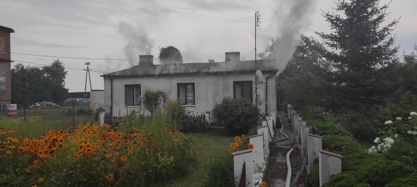 Strażacy gasili pożar w budynku jednorodzinnym przy ul. Nad...