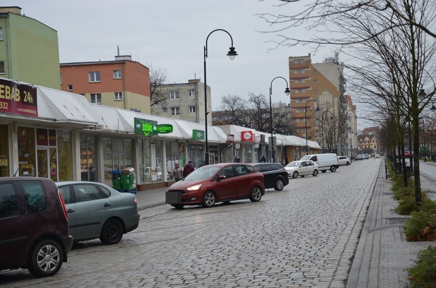 Aleja Wolności w Głogowie– tak wygląda większość pawilonów handlowych przy jednej z głównych miasta. Zdjęcia