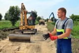 Rowerzyści mogą się już szykować! Budowa ścieżki rowerowej, która połączy powiaty: bydgoski i nakielski na finiszu [zdjęcia]