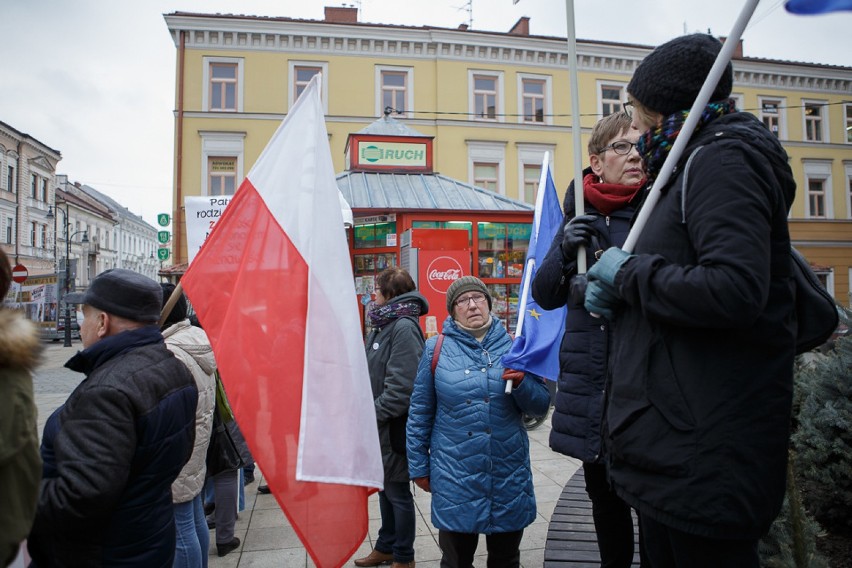 Tarnów. Marsz "Stop narastającemu nacjonalizmowi, rasizmowi i faszyzmowi"