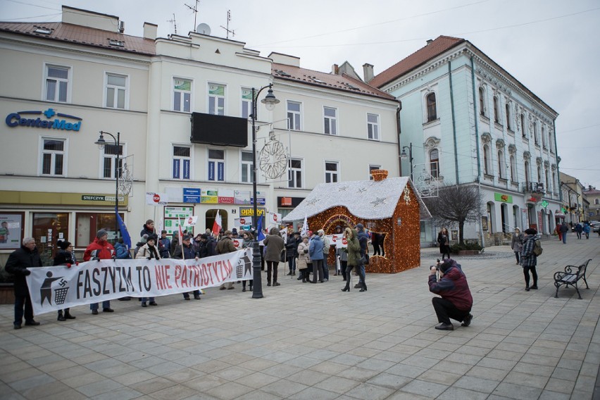 Tarnów. Marsz "Stop narastającemu nacjonalizmowi, rasizmowi i faszyzmowi"