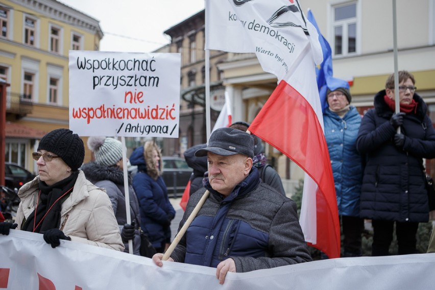 Tarnów. Marsz "Stop narastającemu nacjonalizmowi, rasizmowi i faszyzmowi"