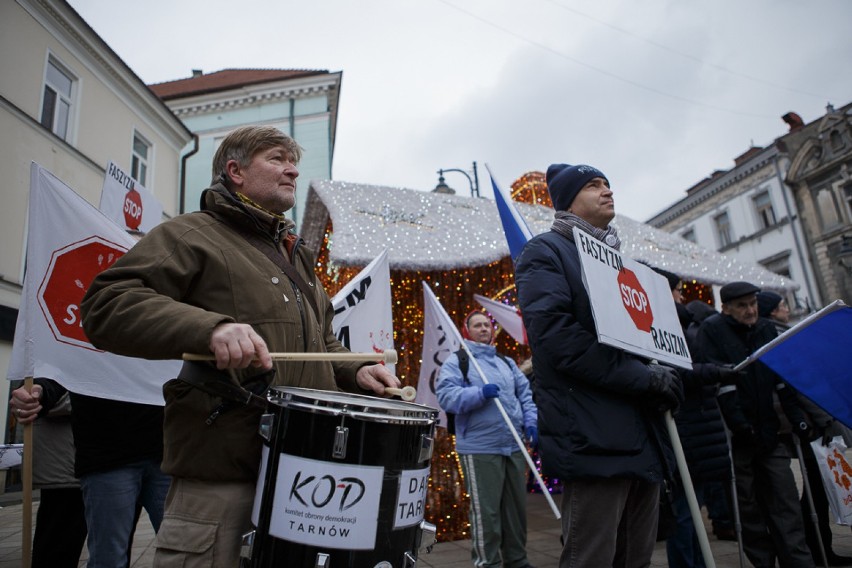 Tarnów. Marsz "Stop narastającemu nacjonalizmowi, rasizmowi i faszyzmowi"